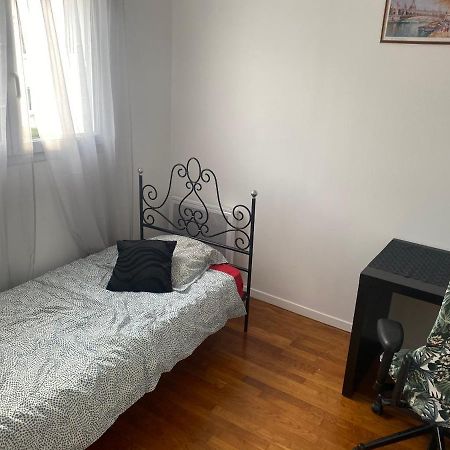 إٍبيناي سور أورْجْ Bedroom In A House/ Chambre Dans Une Maison المظهر الخارجي الصورة