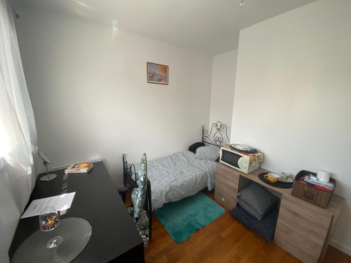 إٍبيناي سور أورْجْ Bedroom In A House/ Chambre Dans Une Maison المظهر الخارجي الصورة